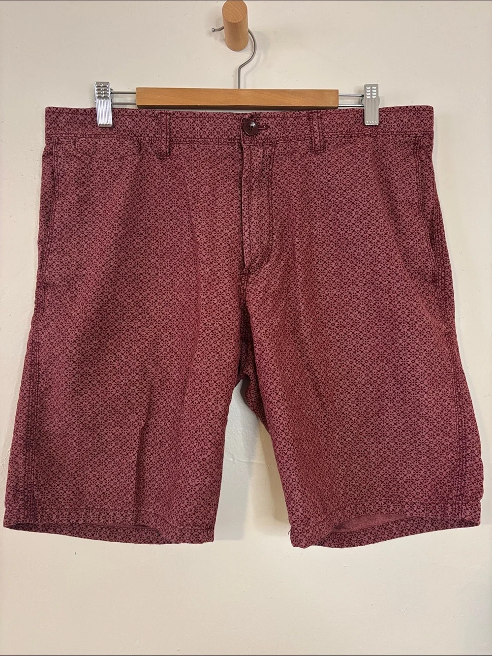 Banana Republic Men's 34 Burgundy Aiden Micro-Print Flat Front Shorts